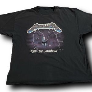 Metallica Ride the Lighting Shirt Size Large ♦️Has damage on right pit a hole